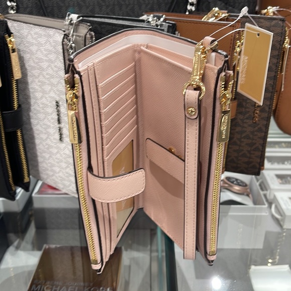 MICHAEL KORS LARGE DOUBLE ZIP WRISTLET WALLET PHONE CASE CLUTCH
Powder Blush - Picture 9 of 16